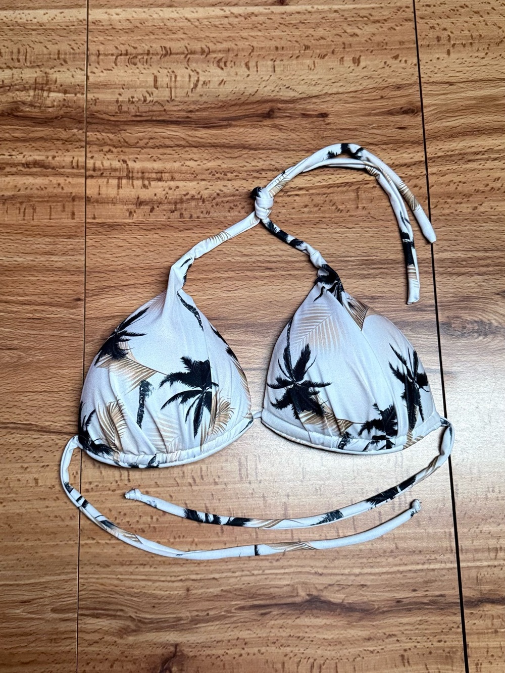 Women’s Triangle Palm Tree Print Padded Bikini Top in White and Black Swimwear